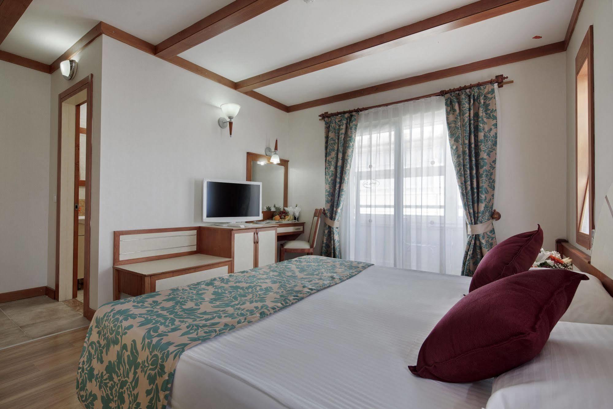 Alaiye Kleopatra Hotel อลันยา ภายนอก รูปภาพ